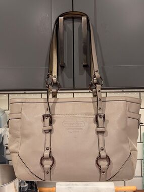 Coach 2008 Leatherware Beige and Gold Gallery Tote